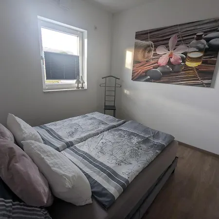 아파트 Ruhiges Im Gruenen Bei Dresden 크라이샤